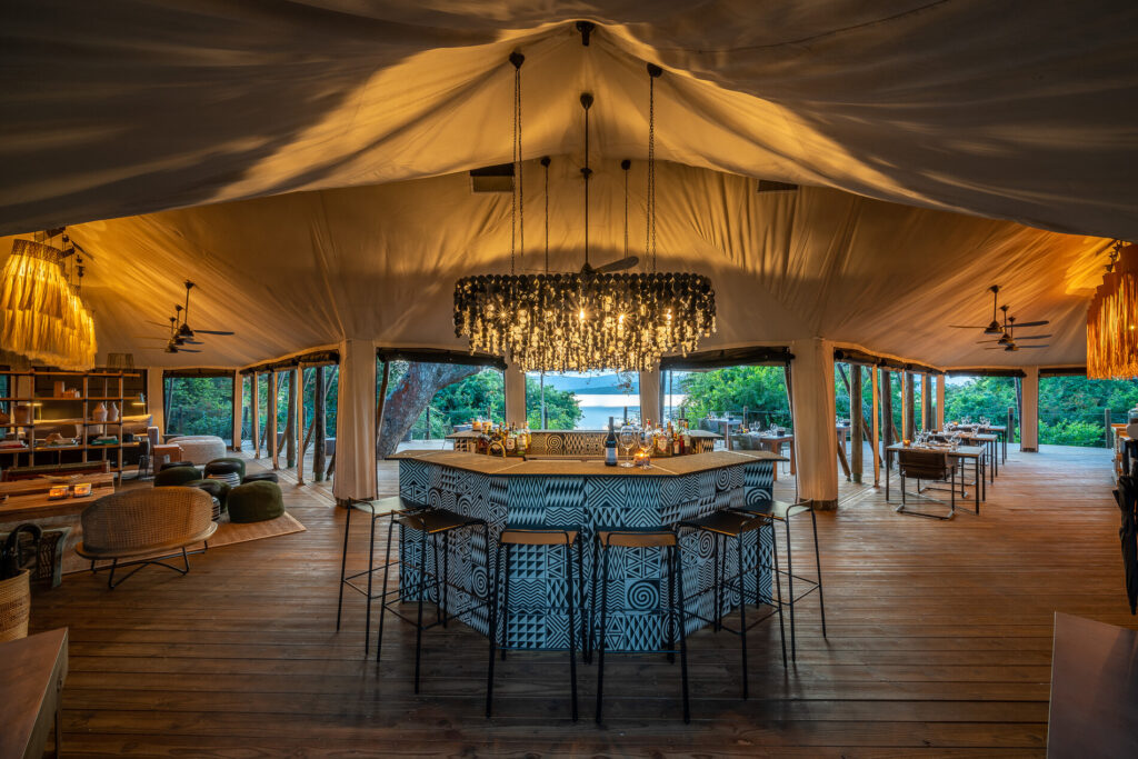 9-Day Rwanda Luxury Flying Safari: Gorillas, Chimpanzees & Big Five by Helicopter